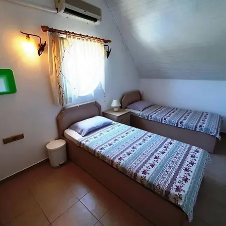 Villa Kusadasi Sezonluk Oezel Havuzlu Bungalov Villa Only Seasonal Rental Villa Minimum 60 Days Kusadası